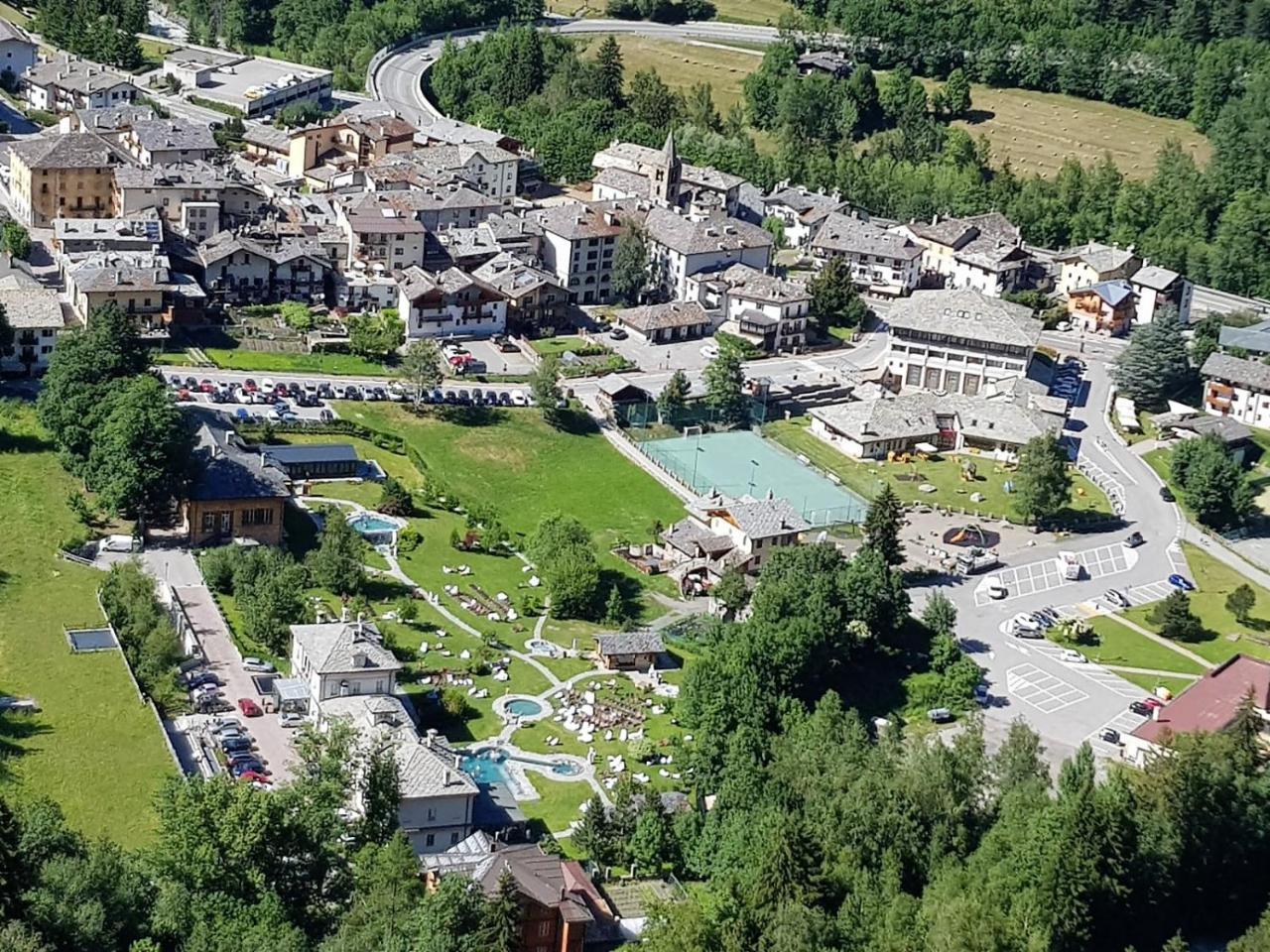 Hotel Ristorante Chateau Эмавиль Экстерьер фото